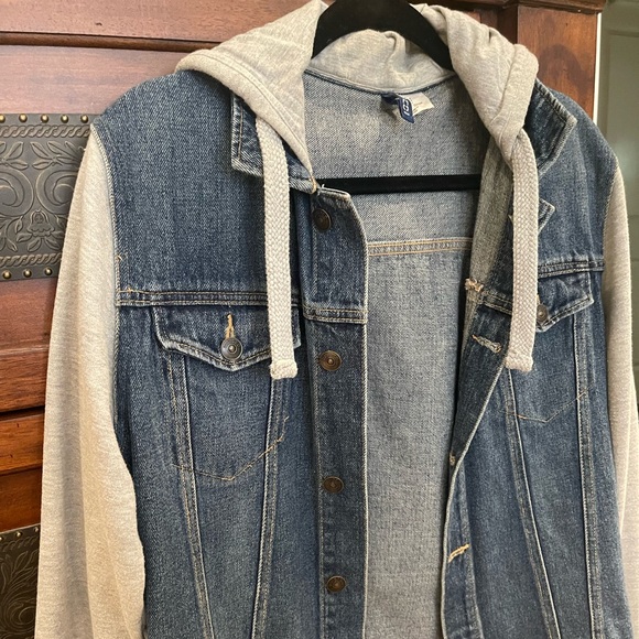 H&M JeanJacket w/ Sweatshirt Arms & Hoodie; Men’s Small; Like New; $15 - Picture 9 of 16